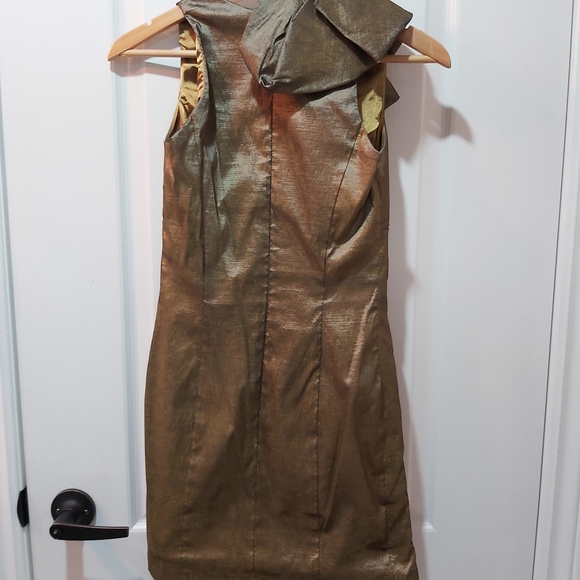 Jessica McClintock MetalicGold Ruffled Cocktail Dress necklace included - Picture 13 of 14